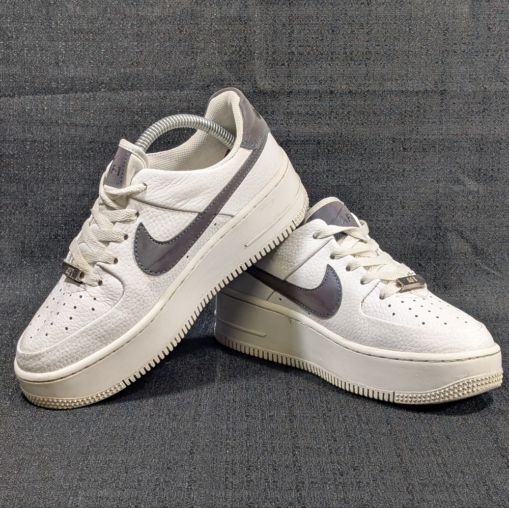 Women's Nike Air Force 1 Sage Low LX "Incandescent" sz 5.5 AR5339-306